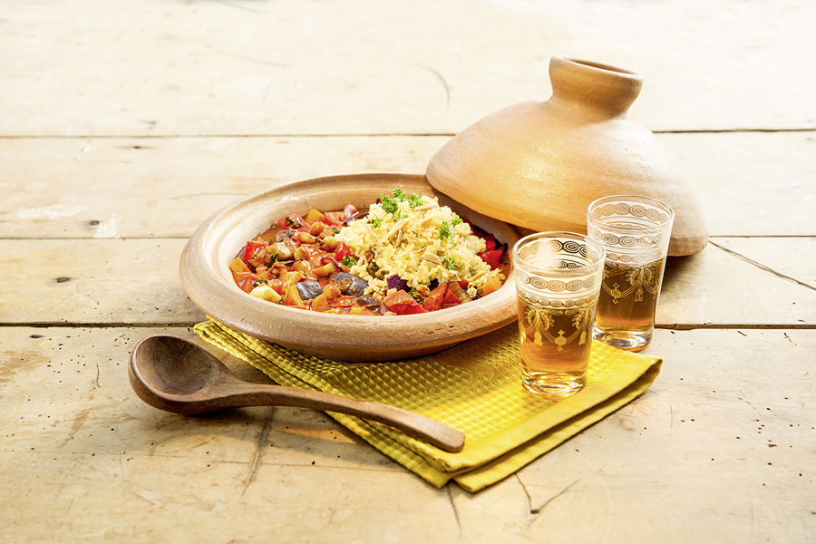 Afrikanisches Tajine mit Kichererbsen und Datteln Afrikanisches Tajine mit Kichererbsen und Datteln