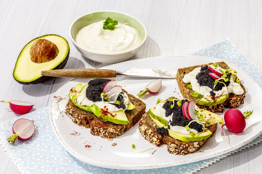 Snack-Brote mit Amaranth-Kaviar Snack-Brote mit Amaranth-Kaviar