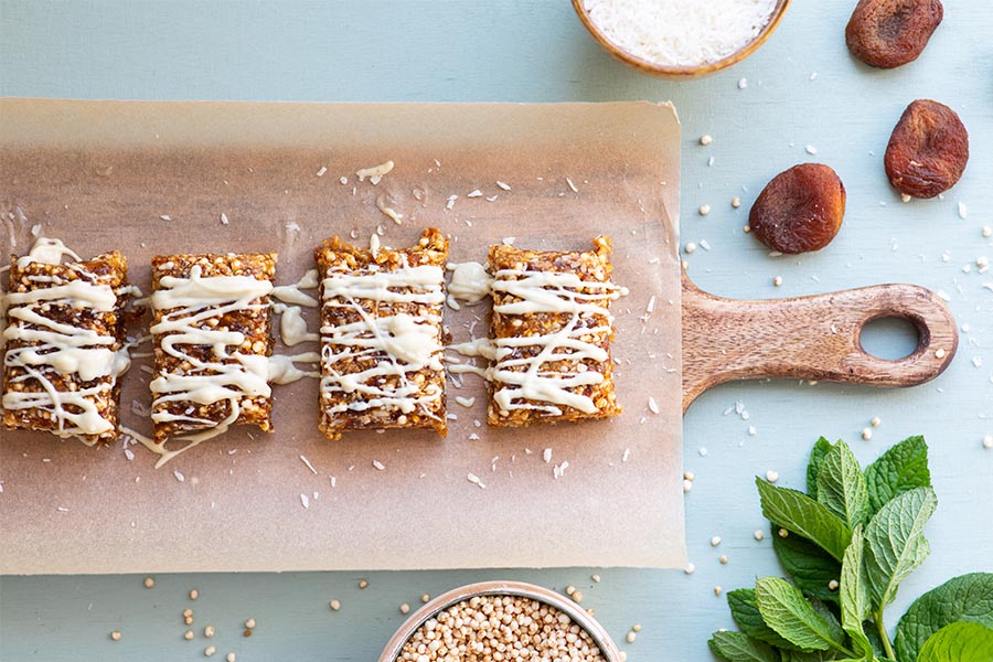Aprikosen-Kokos-Riegel, mit Quinoa und weißer Schoko