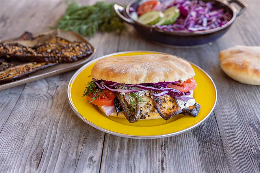 Auberginen-Gyros mit Pistaziendip Auberginen-Gyros mit Pistaziendip