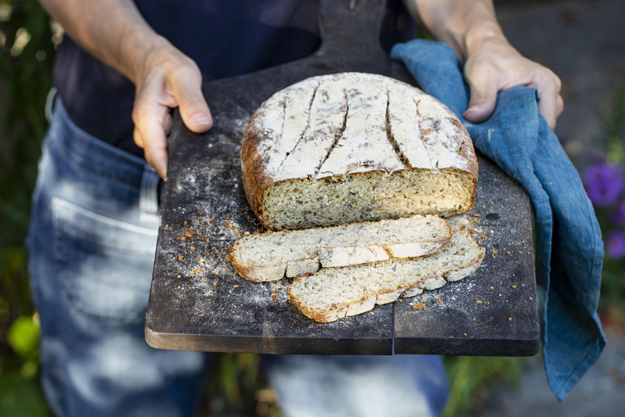 Saatenbrot mit Hafer, Leinsamen und Chia Saatenbrot mit Hafer, Leinsamen und Chia