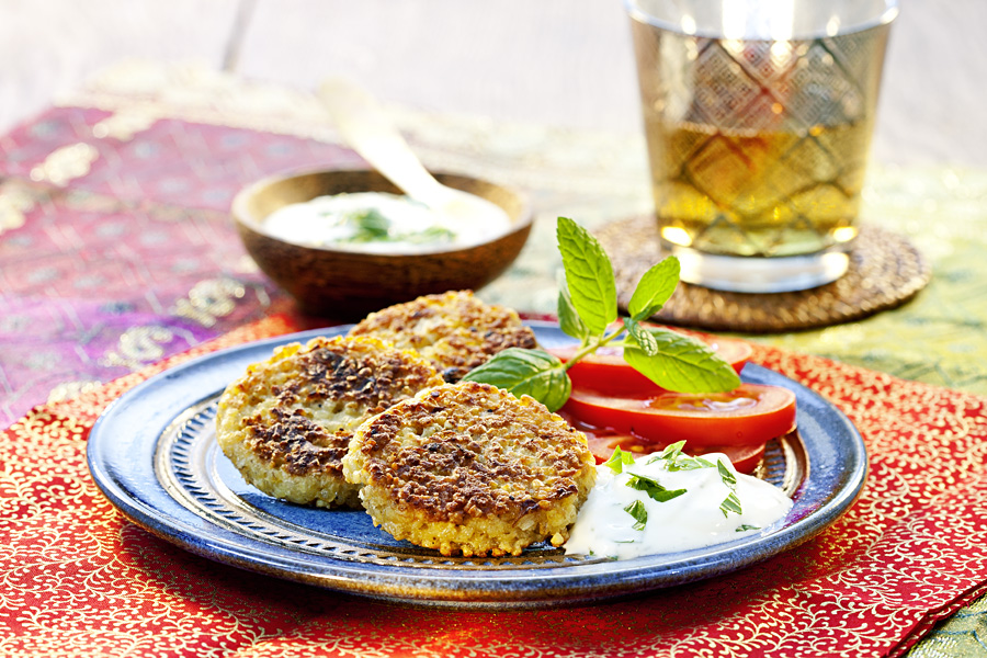 Bulgur-Bratlinge mit Minz-Joghurt Bulgur-Bratlinge mit Minz-Joghurt