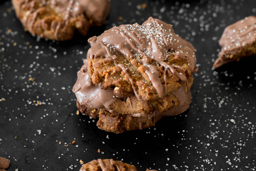 Dattel-Erdnussbutter Cookies mit Scho... Dattel-Erdnussbutter Cookies mit Scho...