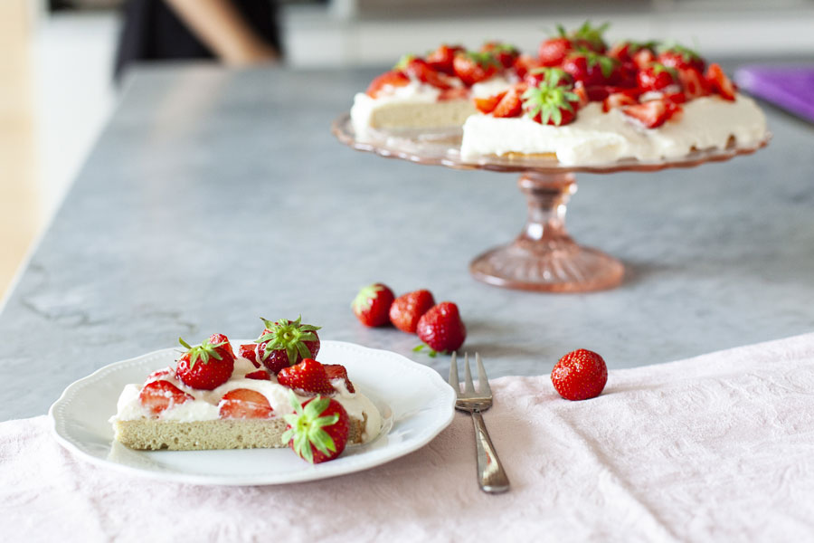 Glutenfreier Biskuit aus Kokosmehl mi... Glutenfreier Biskuit aus Kokosmehl mi...