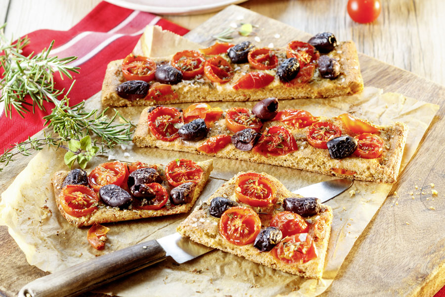 Mediterrane Focaccia mit Lupinenmehl Mediterrane Focaccia mit Lupinenmehl