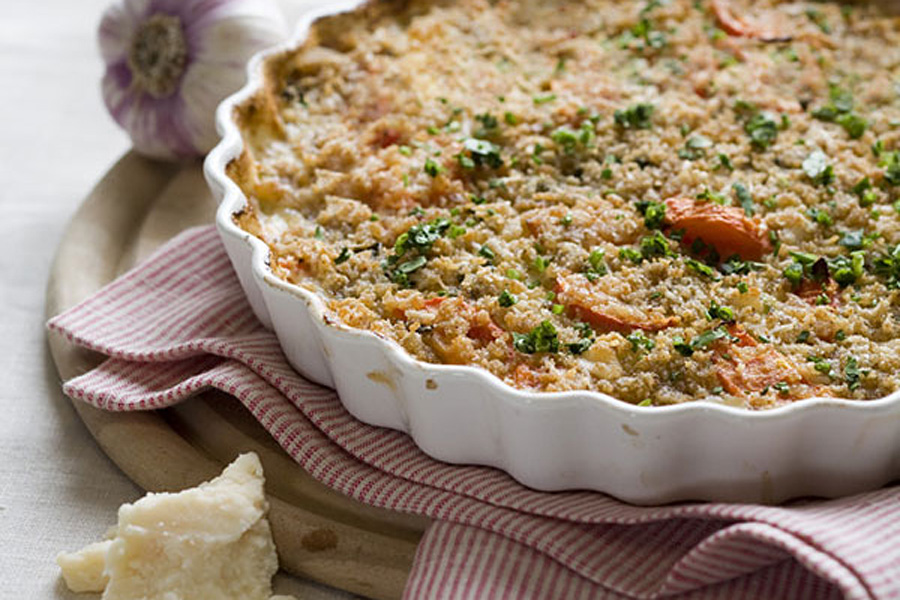 Gemüsegratin mit Parmesan-Kräuterkruste Gemüsegratin mit Parmesan-Kräuterkruste