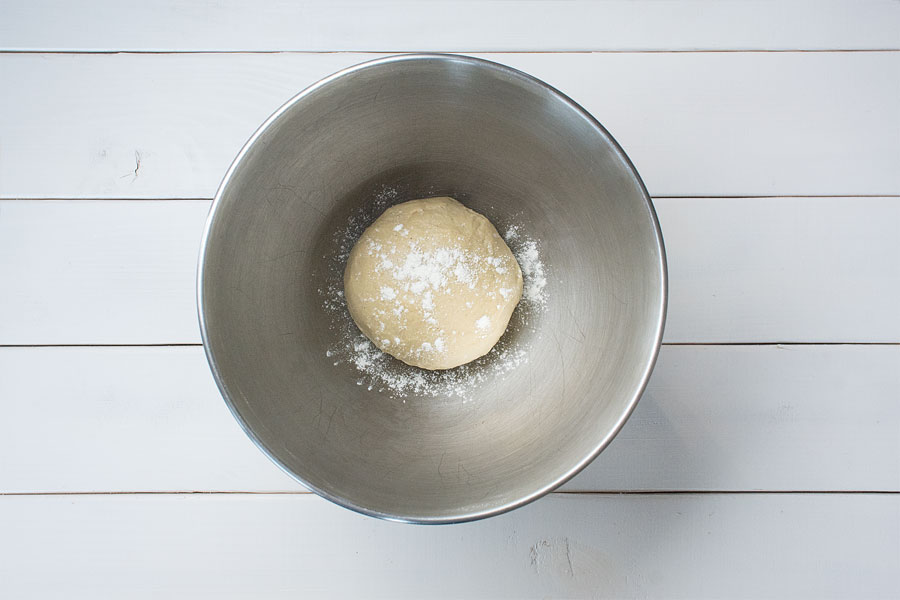 Hefeteig für einen Hefezopf oder einen Blechkuchen - finde dein Lieblingsrezept! Hefeteig für einen Hefezopf oder einen Blechkuchen - finde dein Lieblingsrezept!