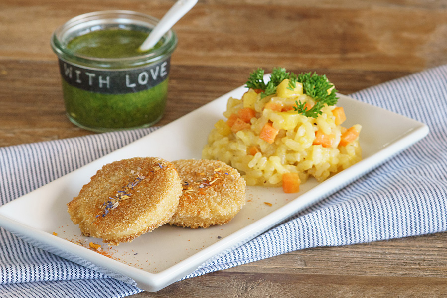 Karottenrisotto mit Pastinakentalern und Pesto Karottenrisotto mit Pastinakentalern und Pesto