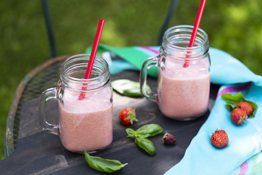 Ayurvedischer Kokos-Erdbeerdrink Ayurvedischer Kokos-Erdbeerdrink