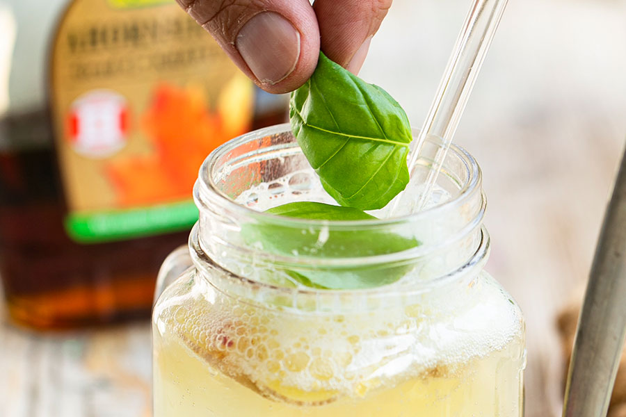 Zitronenlimonade mit Granatapfel und ... Zitronenlimonade mit Granatapfel und ...