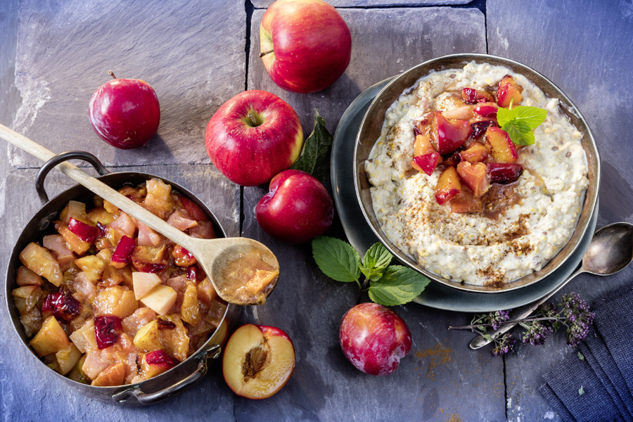 Lupinen-Porridge mit Apfel-Pflaumen-K... Lupinen-Porridge mit Apfel-Pflaumen-K...