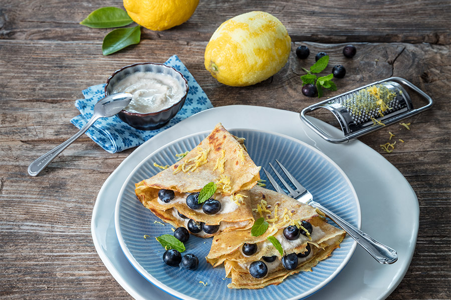 Lupinencrepes mit Cashew-Zimt-Creme Lupinencrepes mit Cashew-Zimt-Creme