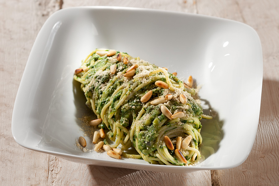 Reisspaghetti mit Spinat-Mandel-Creme Reisspaghetti mit Spinat-Mandel-Creme