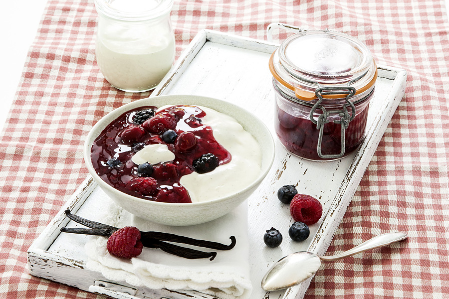 Rote Grütze mit Vanillecreme Rote Grütze mit Vanillecreme