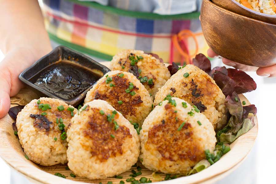 Sataysauce mit Tofu, Gemüse und Reis... Sataysauce mit Tofu, Gemüse und Reis...