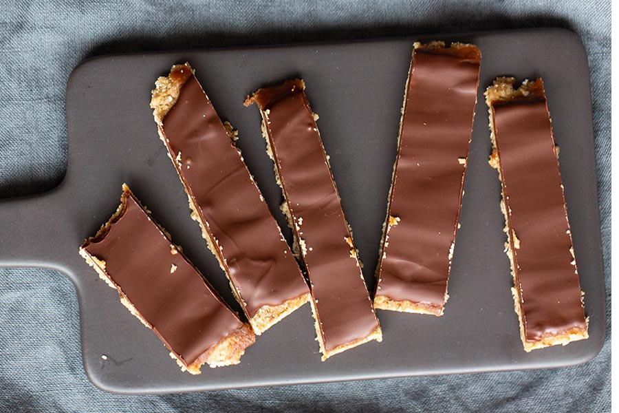 Fruchtige crunchy Schoko-Sticks mit bionella