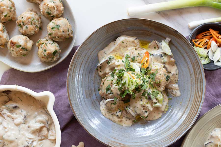 Semmelknödel in Cashewpilzrahmsauce Semmelknödel in Cashewpilzrahmsauce