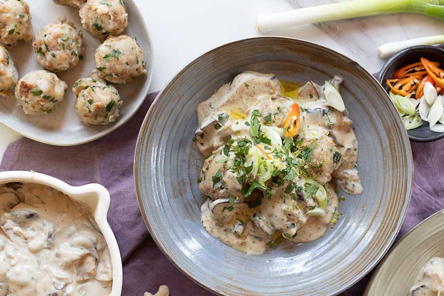 Semmelknödel in Cashewpilzrahmsauce