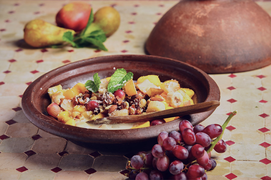 Süße Tajine mit Nuss-Früchte-Mix und Mandelmilchschaum Süße Tajine mit Nuss-Früchte-Mix und Mandelmilchschaum