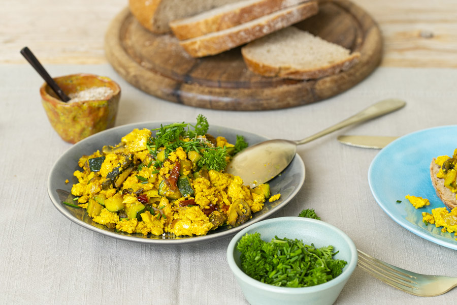Tofu-Rührei mit Gomasio Tofu-Rührei mit Gomasio