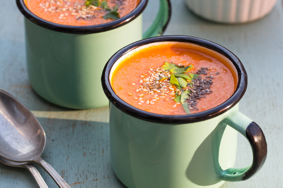 Tomatensuppe mit Kichererbsen und Kokosmilch