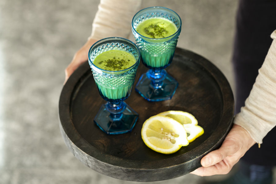 Weizengras Smoothie mit Matcha und Er... Weizengras Smoothie mit Matcha und Er...
