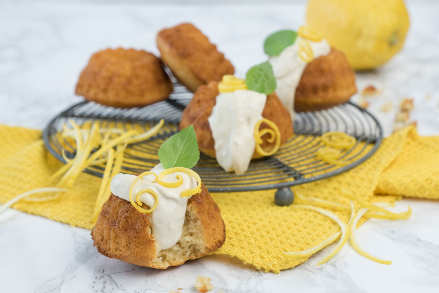 Kokos-Zitronengugel mit Zitronenfrisc... Kokos-Zitronengugel mit Zitronenfrisc...