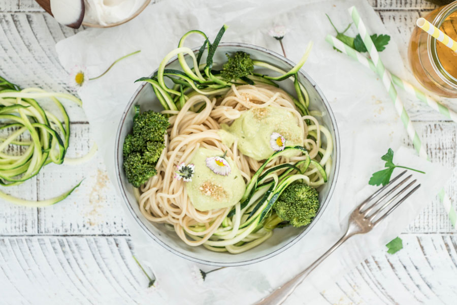 Spaghetti mit Zucchinelli in Brokkoli-Gemüsesauce