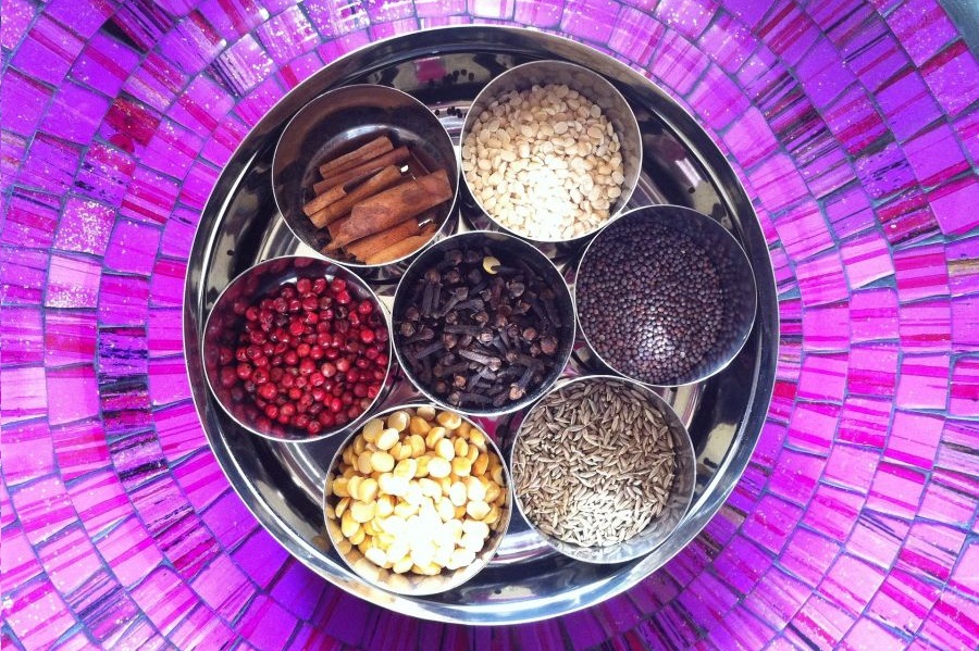 Ayurveda Gewürze und Schalen Ayurveda Gewürze und Schalen