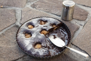 Kuchen mit Birnen auf Schokolade