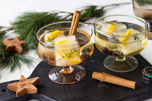 Prosecco mit Cranberries und Zimt