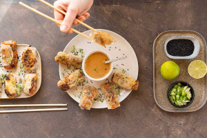 Dumplings mit Erdnuss Sauce