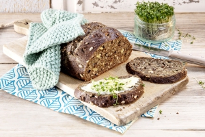 Brot aus Hanf- und Leinmehl