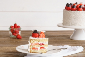 Erdbeer-Kokostorte mit Ahornsirup