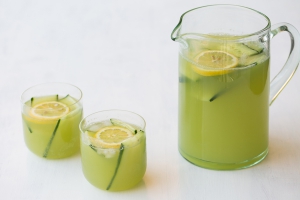 Limonade mit Gurke und Ingwer