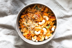 Salat mit Karotten und asiatischem Ingwer-Dressing