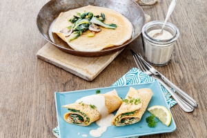 Pfannkuchen aus rotem Linsenmehl mit Zitronencreme