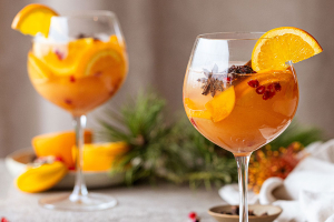 Winter-Aperitif mit Kaki und Orange